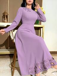 Modelyn Vestido Elegante de Manga Longa com Decote Redondo e Bordado Floral, Comprimento Médio