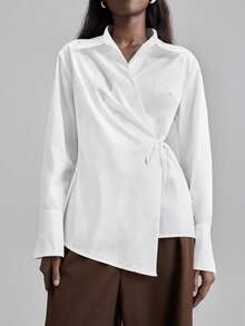 Ontre Áo sơ mi nữ chất liệu crepe thoải mái, cổ chữ V, thiết kế thắt eo bên hông, tay dài với điểm nhấn là cúc kim loại bất đối xứng, phong cách công sở thường ngày. - trắng - Xem 6