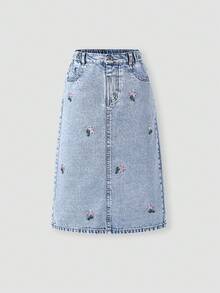 SHEIN 1 chiếc váy chữ A denim cho bé gái tuổi teen, phong cách đồng quê ngọt ngào và dễ thương, denim xanh nhạt thêu hoa trang trí, dáng rộng tôn dáng, cạp chun và cài nút phía trước, mặc thoải mái vào mùa hè - Rửa nhẹ - Xem 3