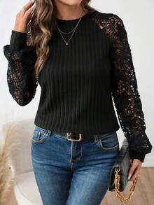 SHEIN Clasi Blusa de moda con cuello redondo, mangas raglán y encaje de contraste para mujer - Negro - Ver 3