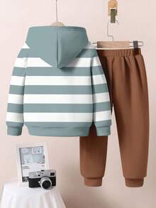 SHEIN Set de 2 sudaderas con capucha de estampado gráfico de ajuste holgado para niños, cómodas y relajadas, aptas para otoño/invierno, con patrón clásico de rayas y oso de píxeles