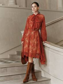 Anewsta Savoree 优雅派对蕾丝领系腰宽松迷你连衣裙 - 鏽棕色 - 查看 6