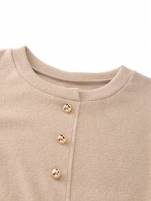 Franclia 这款优雅的撞色泡泡袖长袖圆领上衣，饰有金属扣环，修身剪裁，荷叶边下摆和娃娃式灯笼袖，适合新年夜、派对、海滩、优雅休闲场合，也适合浪漫约会、情人节、毕业季穿着，时尚休闲通勤装、商务办公装、百搭时尚日常休闲装以及都市教师职业装。 - 卡其色 - 查看 3