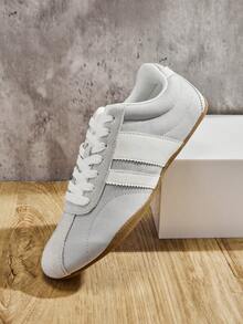 Solezae 女士超轻复古条纹灰白系带运动鞋，舒适时尚，日常必备。 - 灰色 - 查看 9