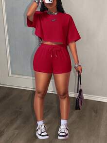 Slaydiva 2025新款夏季休闲运动街头风复古学院风2黑色标签装饰圆领短袖T恤+超短裤运动白色毛衣套装超宽松套装女式两件套 - 紅色 - 查看 8