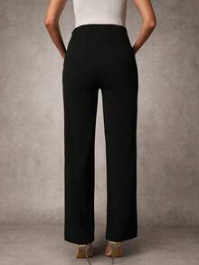 MaterniChic Pantaloni eleganti da donna in gravidanza con catena in metallo decorativa in vita, di colore unito - nero - Visualizzare 2