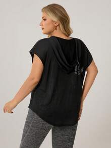 Auralis T-shirt à capuche noir à manches courtes avec imprimé géométrique pour femmes grandes tailles, pour un look décontracté, la gym, le jogging, le yoga. T-shirt noir pour femmes avec courbes - Noir - Voir 2