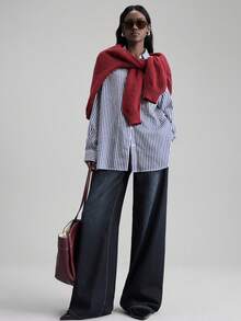 Ontre 2026春夏女式蓝白条纹舒适府绸面料圆领小立领插肩袖弧形下摆侧开衩设计，现代都市休闲商务衬衫，适合办公室穿着，低调优雅，四季皆宜，宽松纽扣女式夏季衬衫，蓝色条纹宽松衬衫，商务休闲女式衬衫，街头酷炫，高端简约，酷炫机车风工作服 - 藍白色 - 查看 4