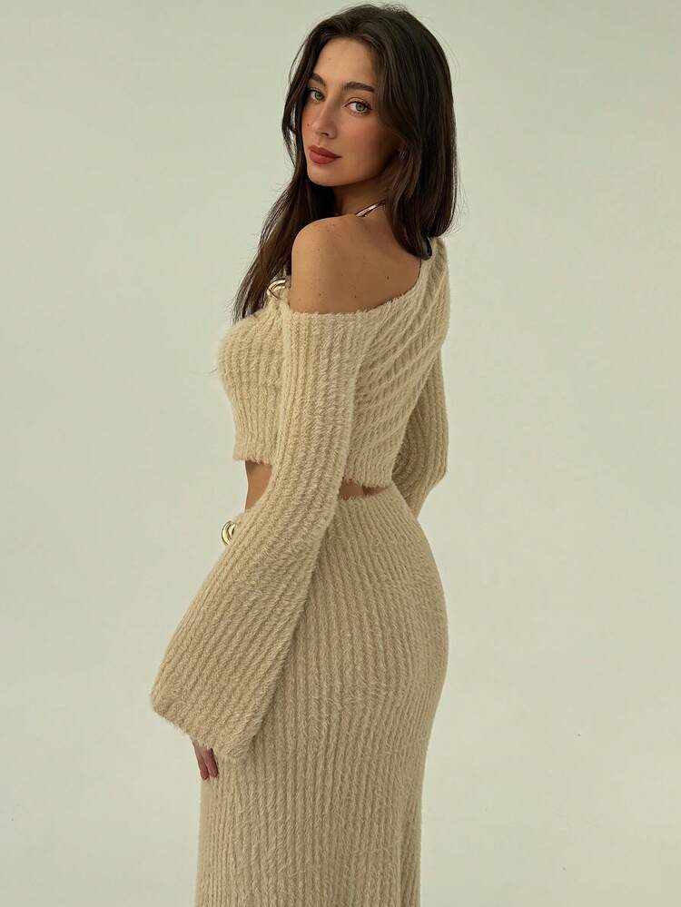 Aloruh Bộ đồ nữ 2 mảnh gồm áo thun dệt kim jacquard màu mơ, thiết kế bất đối xứng vai và chân váy dài cạp thấp đính kim loại, thích hợp mặc mùa thu/đông. - Màu be - Xem 11