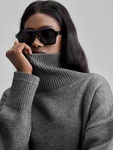 Ontre 2026春夏女士深灰色花卉针织高领毛衣，侧边高开衩，宽松落肩长袖，四季皆宜，优雅都市休闲商务通勤高品质机场时尚针织女装灰色高领毛衣女式半高领女式毛衣现代都市休闲时尚商务休闲女式办公室着装低调复古风格高端都市通勤高品质机场女装高档面料 - 深灰色 - 查看 8