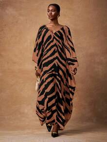 Zivah 2025秋季新款，适合生日派对、宴会、返校、学院风、学生装、日常休闲、邮轮旅行、潮流、街头风、优雅、通勤、商务休闲等场合。V领七分袖开衩设计，略微宽松版型，蝙蝠袖，黑米色斑马纹长裙，女士连衣裙 - 棕色 - 查看 5