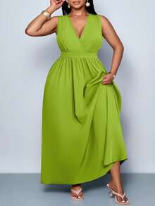 SHEIN CURVE+ 大码新款春夏时尚纯色交叉深V领长款休闲宽松A字连衣裙，简约百搭，适合所有季节，休闲宽松长裙，完美适用于日常通勤、旅行、海滩度假和休闲活动。 - 綠色 - 查看 5