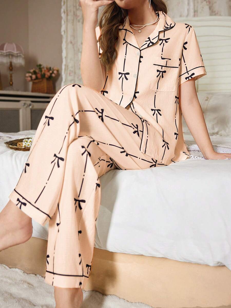 SHEIN Bộ đồ ngủ in họa tiết nơ hở phía trước, ve áo viền màu tương phản - Nhiều màu - Xem 1