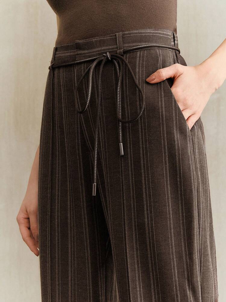 Pantalones casuales versátiles para mujer con diseño retro, cintura alta, efecto estilizante y drapeado, con rayas marrones y atar