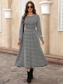 SHEIN LUNE 女式圆领灯笼袖罗纹修身冬季连衣裙 - 黑與白 - 查看 4