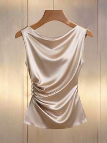 GlowEve CURVE Regalyn-D 大码女士缎面亮面垂褶领无袖侧扣背心，时尚简约，适合居家、日常、通勤、购物等场合。 - 杏色 - 查看 1