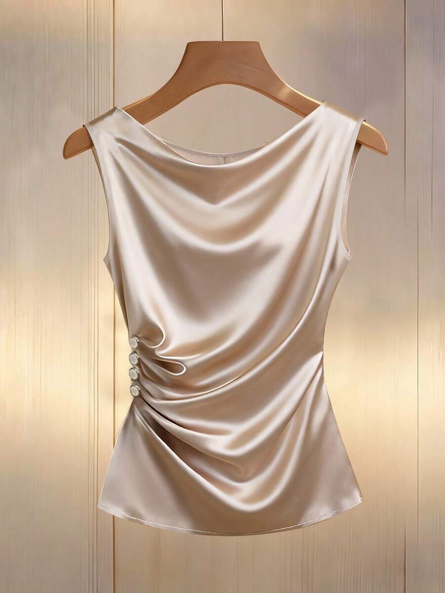 GlowEve CURVE Regalyn-D 大码女士缎面亮面垂褶领无袖侧扣背心，时尚简约，适合居家、日常、通勤、购物等场合。 - 杏色 - 查看 1