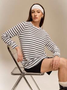 Hanevo Áo nỉ cổ tròn tay dài họa tiết quả dứa dệt kim jacquard thời trang thường ngày dành cho nữ, thích hợp mặc hàng ngày và đi học trở lại - Đen và trắng - Xem 3