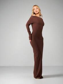 MISSGUIDED Off Shoulder Long Sleeve Ruched Neckline Bodycon Maxi Dress Winter Fall Autumn Elegant Party Evening Occasion Fitted Stretchy Knit Jersey - Coffee - View 4