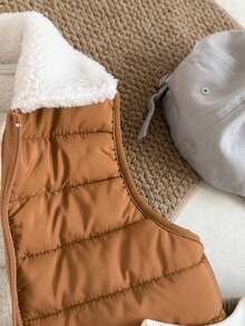 SHEIN 3件套幼儿男童休闲运动字母印花圆领卫衣、撞色领无袖背心外套和松紧腰裤套装，适合秋冬季户外活动 - 棕色 - 查看 5