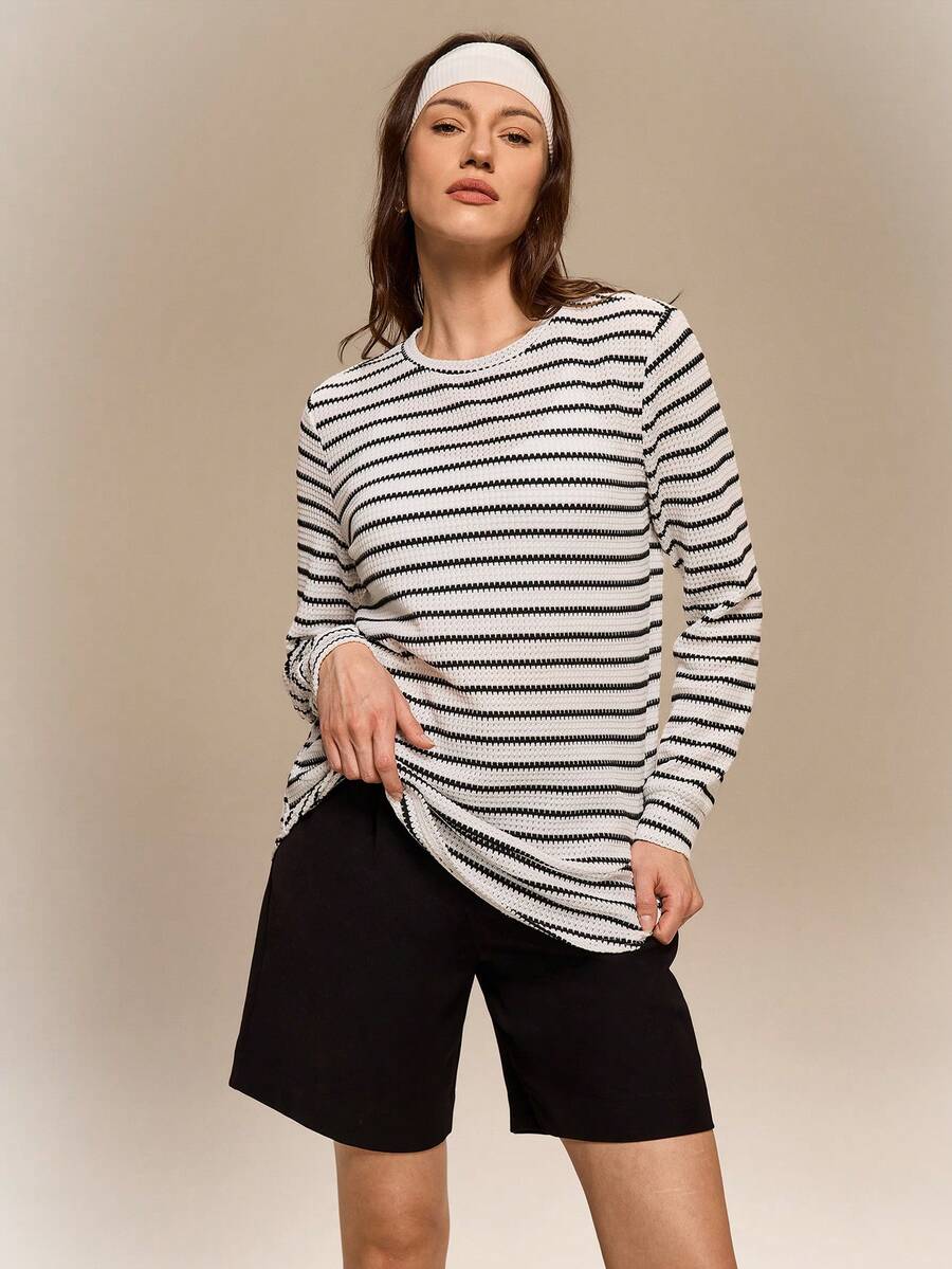 Hanevo Áo nỉ cổ tròn tay dài họa tiết quả dứa dệt kim jacquard thời trang thường ngày dành cho nữ, thích hợp mặc hàng ngày và đi học trở lại - Đen và trắng - Xem 1