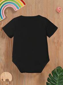 SHEIN Playful Pals Baby Boys' Casual Fashionable Creative Personalized Refreshing Simple Cute Kawaii Cartoon Finger Design Colorful Letter Slogan Graphic Print Comfortable Basic Crew Neck Short Sleeve Bodysuit, Cozy Summer Styles Suitable For Baby Boys' Daily Wear - Black - View 2