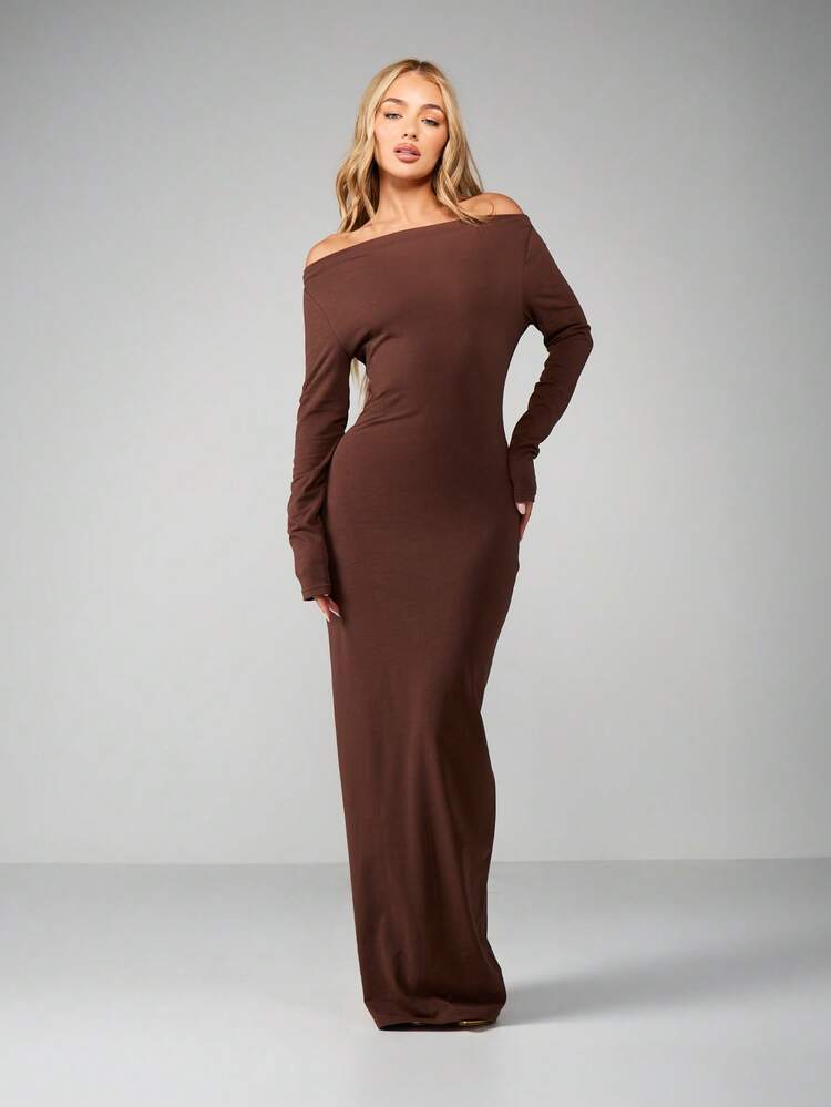 MISSGUIDED Off Shoulder Long Sleeve Ruched Neckline Bodycon Maxi Dress Winter Fall Autumn Elegant Party Evening Occasion Fitted Stretchy Knit Jersey