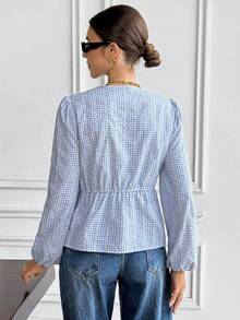 SHEIN Frenchy 女士法式休闲蓝色格子印花棉质系带长袖衬衫，春季，法式日常蓝色格子褶皱系带蕾丝边上衣，V领长袖甜美休闲衬衫，假日、海滩、情人节、春季，蓝白相间上衣，法式风格 - 淺藍色 - 查看 2