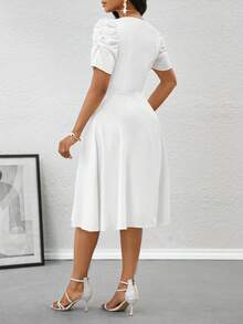 SHEIN Lady Đầm mini thanh lịch cổ tim tay bồng cho nữ, màu trơn, mùa hè - trắng - Xem 2