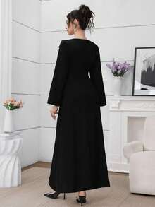 Al Najma Elegantes schwarzes Kleid mit quadratischem Ausschnitt, Kragen mit bestickter Applikation, glamouröses Partykleid - Schwarz - Übersicht 2