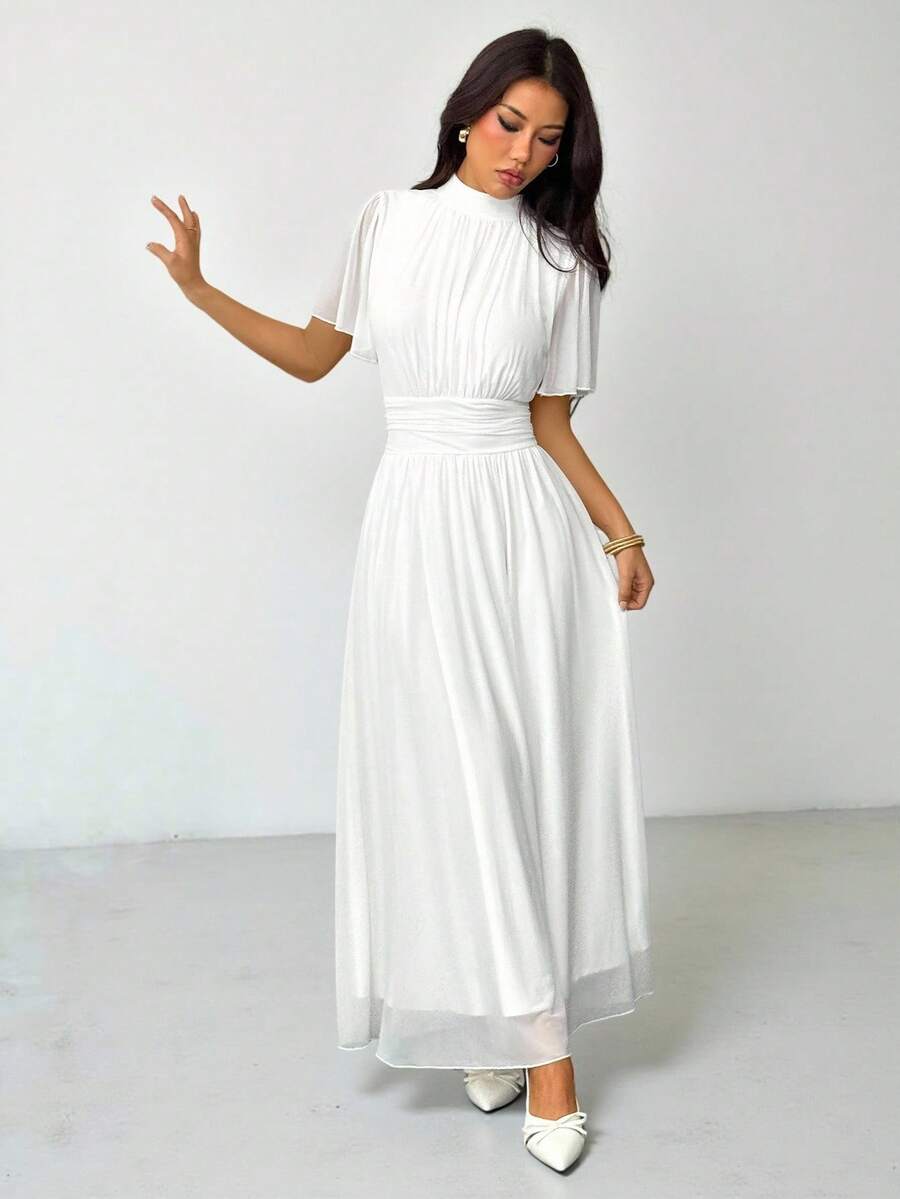 SHEIN PETITE Robe élégante et romantique à taille haute et coupe évasée avec col montant, manches évasées, blanche. Convient pour le travail, la plage, les vacances