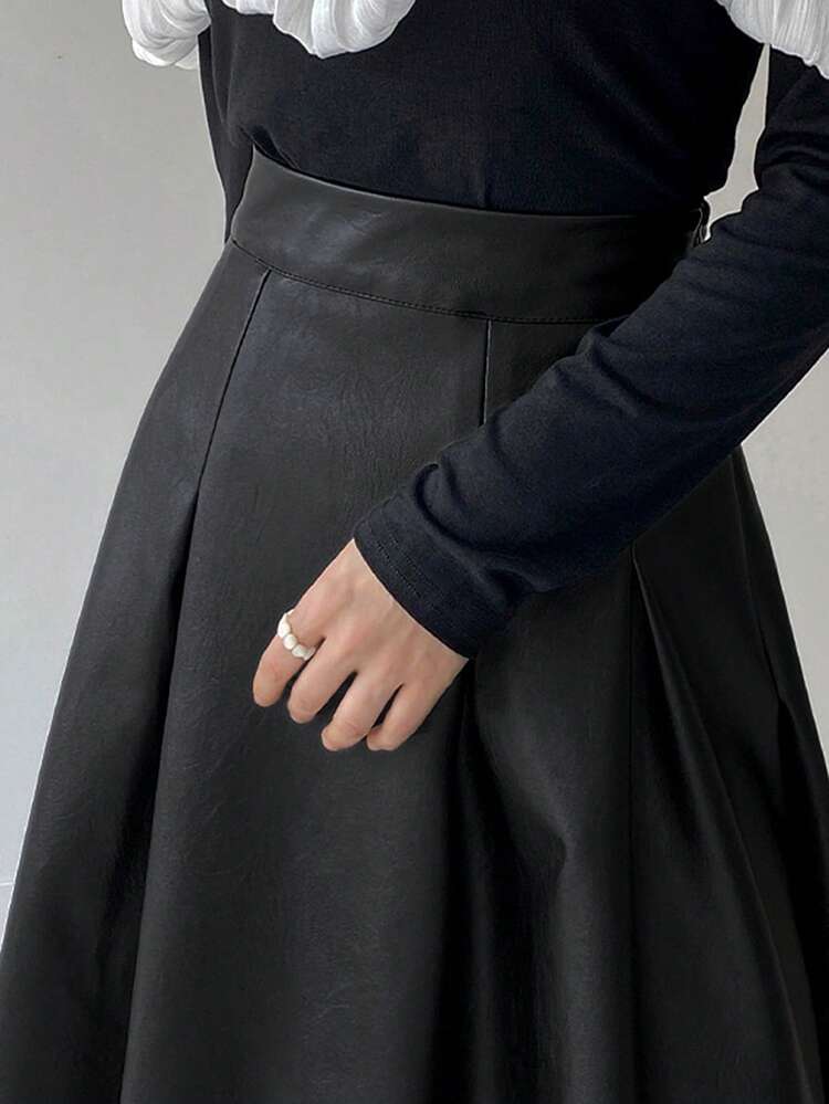 Women's Casual Minimalist Black A-Line PU Leather Mid-Length Skirt