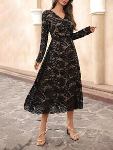 EMERY ROSE Elegancka damska sukienka midi z koronką i dekoltem w serek i długim rękawem