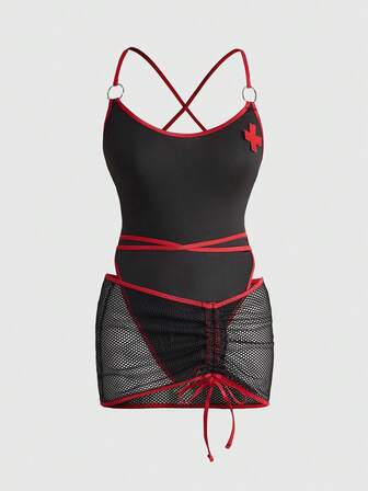 Ensemble de lingerie gothique sombre avec body sexy à dos croisé et mini-jupe résille pour femmes