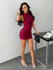 SHEIN PETITE 女士简约纯色立领无袖褶皱修身迷你连衣裙，夏季圣诞节 - 酒紅色 - 查看 3