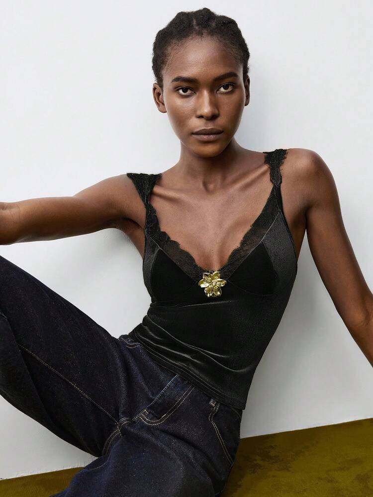 SHEIN Maija Women's Metallic 3D Floral Contrast Lace Slim Fit Sexy Camisole Top, Suitable For Urban Commute, Business Casual, Office Wear, Elegant Attire For Women, Christmas, New Year Party, Basic Outerwear, Tank Top, Black Top St Patrick's Day Women Easter Summer Easter Women Party Top Beach Summer Holiday Each Vacation For Women Summer For Women Going Out Graduation Graduation Casual Top For Women