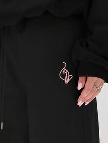 BABYPHAT 女士宽松运动裤，休闲居家服，刺绣文字Logo，宽松版型，阔腿慢跑裤，舒适日常穿着 - 黑色 - 查看 8