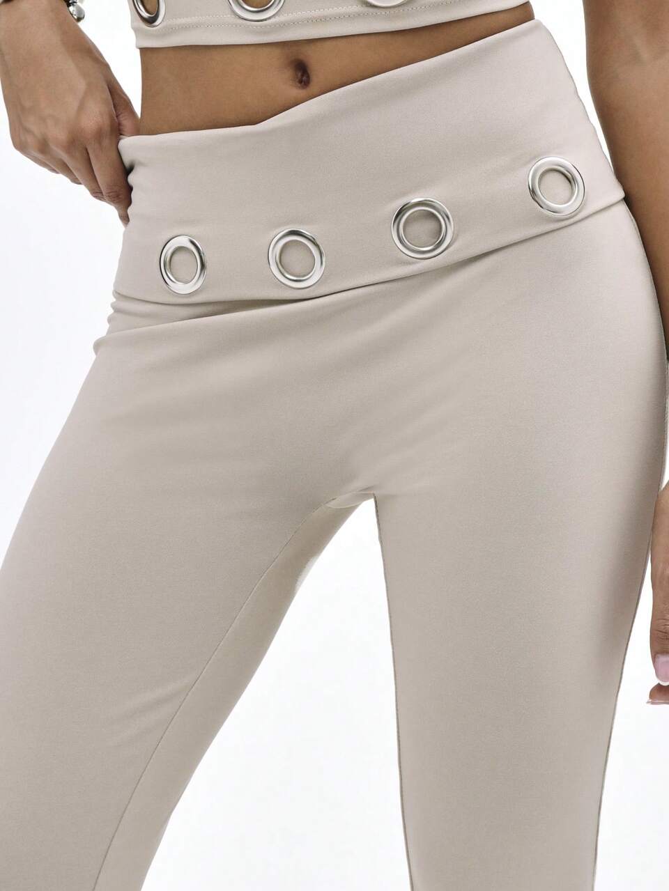 BABYPHAT Leggings com Cintura Alta, Dobra e Flare, com Detalhe de Ilhós Metálico e Estampa de Texto