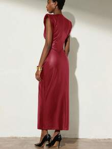 Aveloria Modichic New Autumn/Winter PU Leather Solid Color Hollow Metal Buckle Waist Exaggerated Shoulder Long Dress