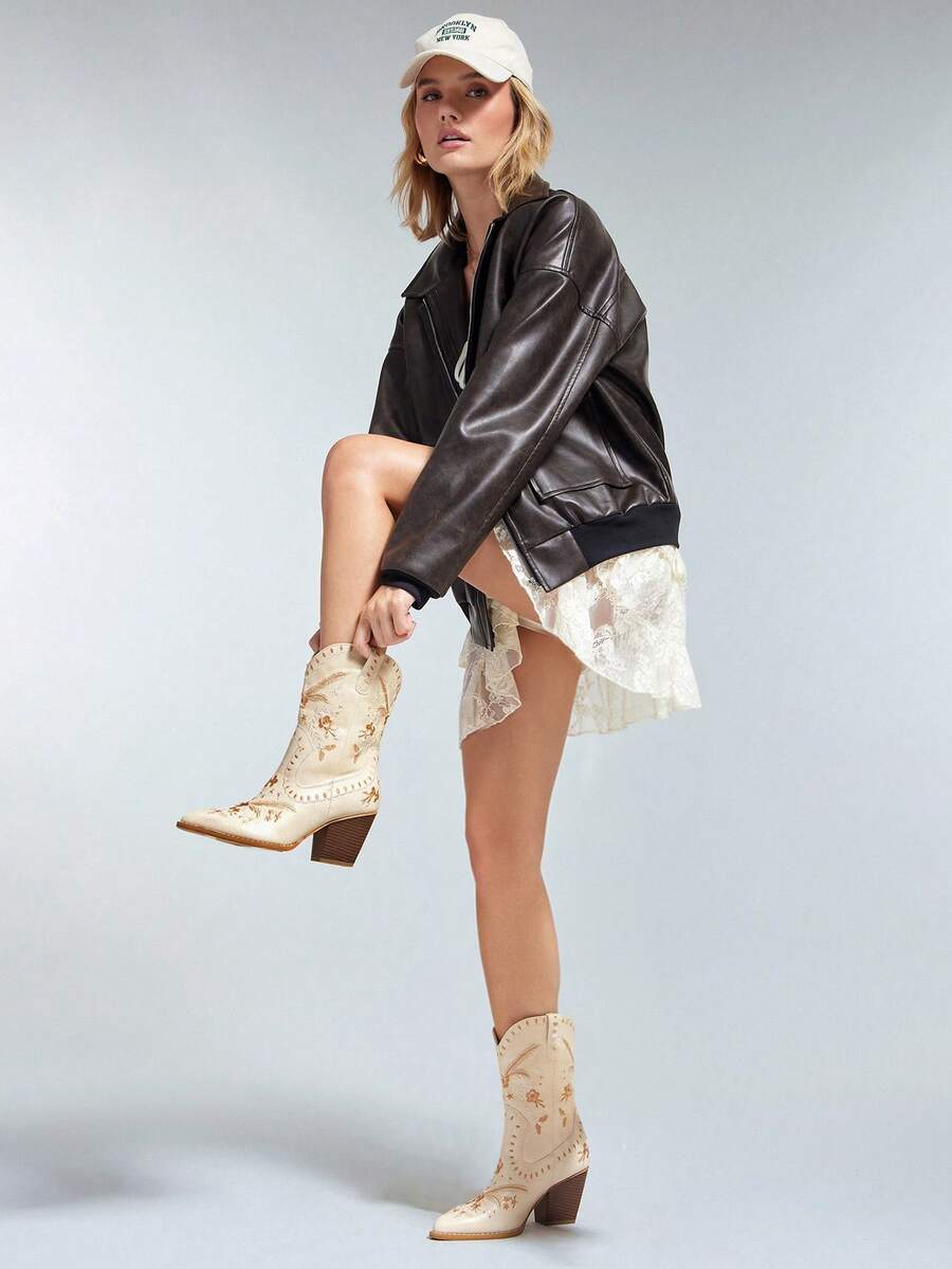Solezae 女士迷人尖头粗跟刺绣中筒牛仔靴 - 米色 - 查看 1