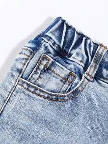 SHEIN Explorewe 女童刺绣爱心豹纹牛仔喇叭裤，可爱街头风，休闲版型，适合外出、聚会、四季穿着 - 淺色水洗藍 - 查看 4
