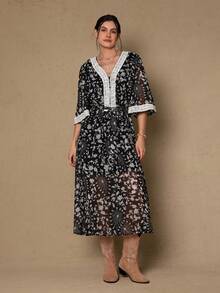 SHEIN VCAY Vestido casual holgado de mujer talla grande con estampado floral y encaje en contraste en escote en V y mangas 3/4 - Blanco y Negro - Ver 5