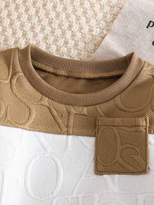 SHEIN Playful Pals 2pcs/Set Infant/Baby Boys Casual Khaki Patchwork White Knit Letter Jacquard Pocket Long Sleeve Crew Neck Top & Elastic Waist Jogger Pants Set, Soft & Comfortable Fabric, Suitable For Spring, Autumn, Winter, Outdoor, Casual, Homewear - Khaki - View 5