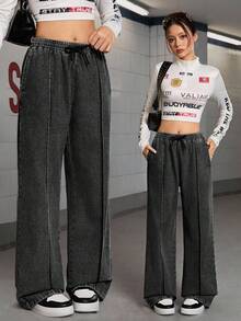 SHEIN Sparklyn Jeansy dla nastolatek z patchworkowym, czarnym denimem i prostymi nogawkami, idealne na co dzień, w studenckim stylu, polecane na jesień/zimę! Klasyczny, czarny, wygodny materiał, patchworkowy panel z przodu + gumka w pasie + sznurek ściągający, łatwe w zakładaniu i zdejmowaniu, luźny, prosty krój nogawek, dopasowany krój, pasujące do różnych typów sylwetki. Uniwersalne i odporne na zabrudzenia, idealne na wyjścia, na uczelnię czy na co dzień, z łatwością dodadzą młodzieńczego i energetycznego wyglądu!