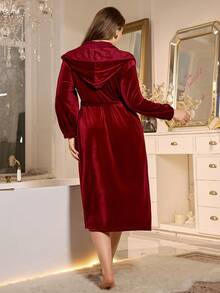 LuxeNights 优雅蕾丝拼接连帽长款加大码系带睡袍，女士秋季加大码睡袍，冬季，圣诞节 - 酒紅色 - 查看 3