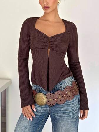 Rafferiza Damtröja med elegant, hjärtformad krage och volang, långärmad