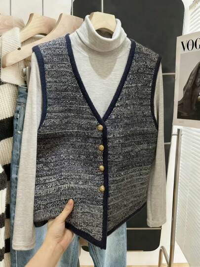 Franclia 早春女士纹理V领无袖短款撞色优雅针织背心，简约设计，学院风，精致休闲，百搭开衫，纽扣细节，适合通勤、宴会、派对、休闲等场合。