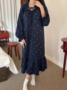 DAZY Ditsy Blumenmuster Rüschen Saum Spitze Patchwork Lang Locker Damen Nachthemd Pyjama - marineblau - Übersicht 1