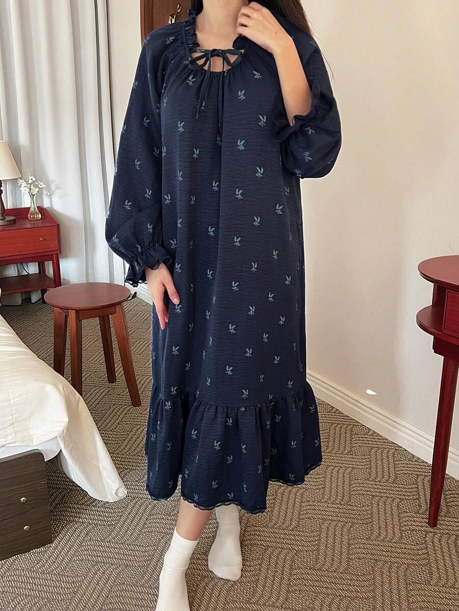 DAZY Ditsy Blumenmuster Rüschen Saum Spitze Patchwork Lang Locker Damen Nachthemd Pyjama - marineblau - Übersicht 1
