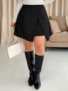 Vionelle Plus Size Solid Black Asymmetric Hem Skirt, Fashionable Daily Commute Office Black Skort With Split Hem